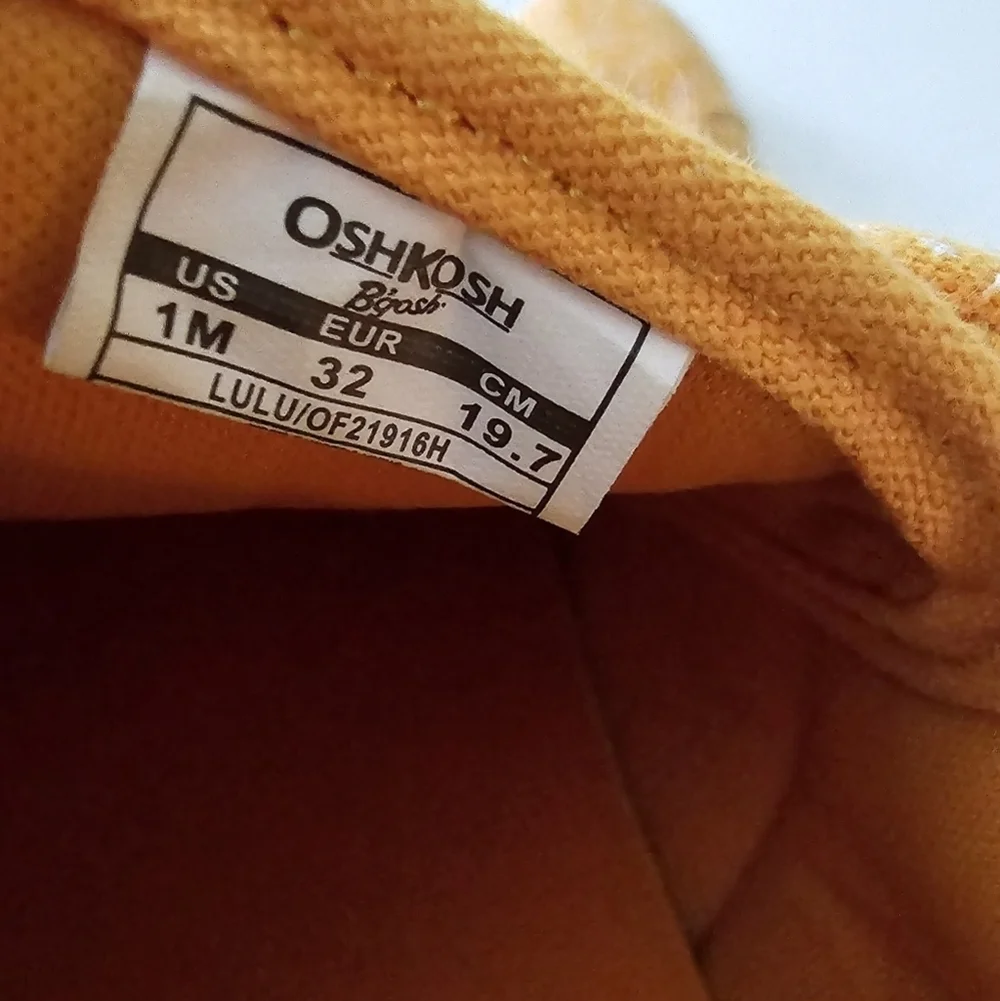 OSHKOSH Kids Shoes. Size 1M
